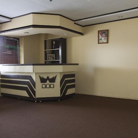 Hotel Reddoorz @ Klender Giacarta Esterno foto