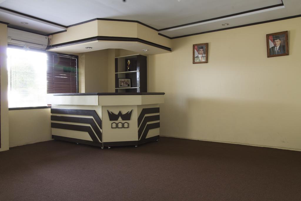 Hotel Reddoorz @ Klender Giacarta Esterno foto
