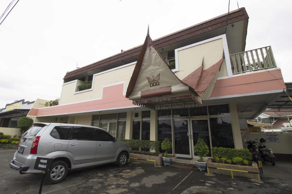 Hotel Reddoorz @ Klender Giacarta Esterno foto