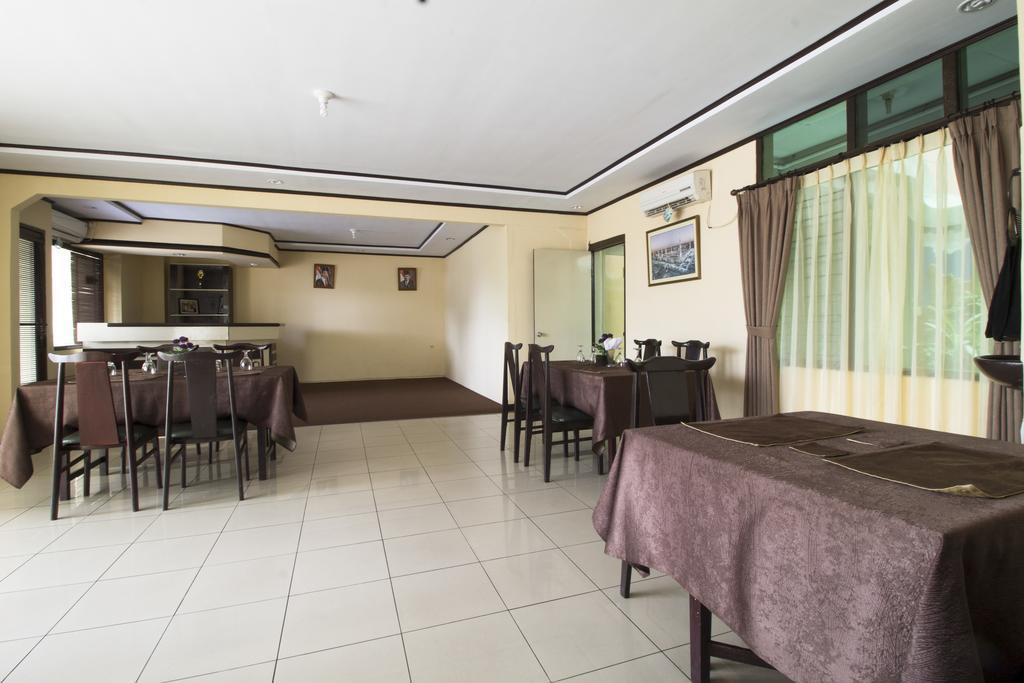 Hotel Reddoorz @ Klender Giacarta Esterno foto