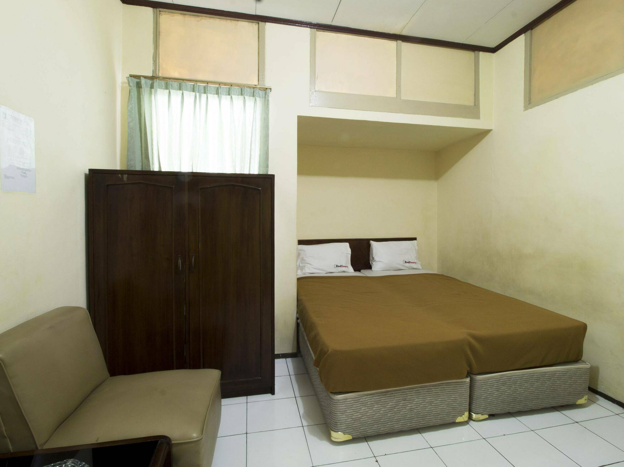Hotel Reddoorz @ Klender Giacarta Esterno foto